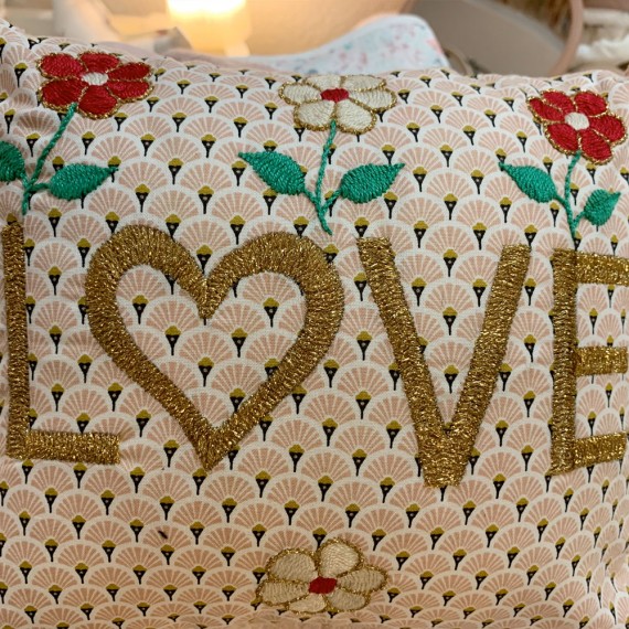 CSAO - Coussin "Love" en Or 2